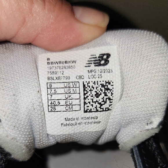 New Balance Men's Black Sneakers - Picture 7 of 7